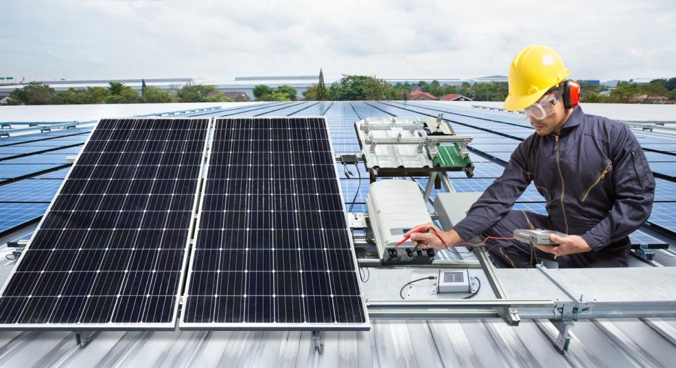 Technician troubleshoorting solar panel